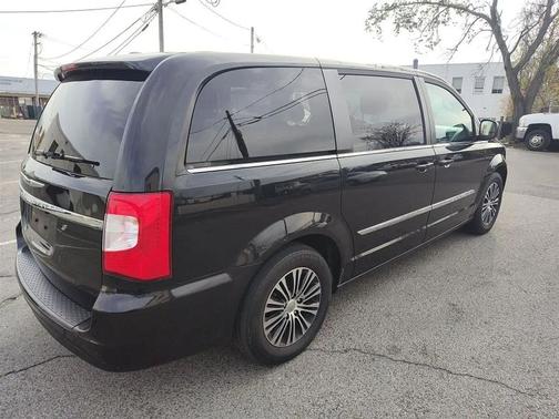 2014 Chrysler Town & Country S