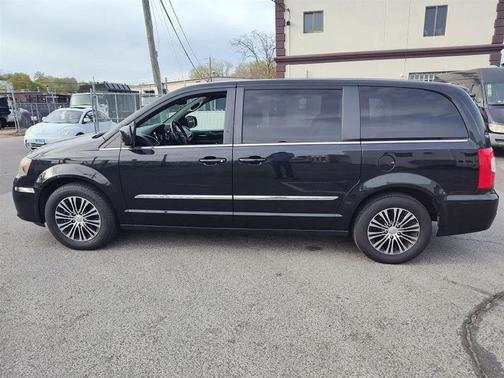 2014 Chrysler Town & Country S