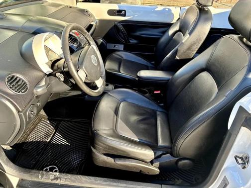 2010 Volkswagen New Beetle 2.5L