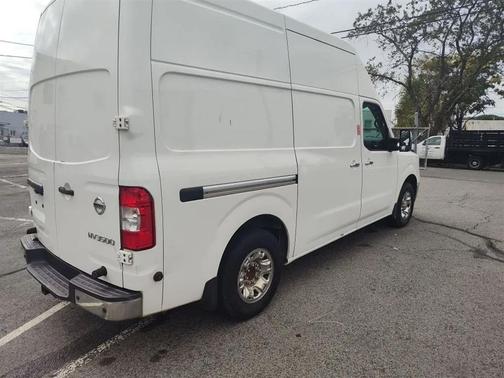2017 Nissan NV Cargo NV3500 HD S V8