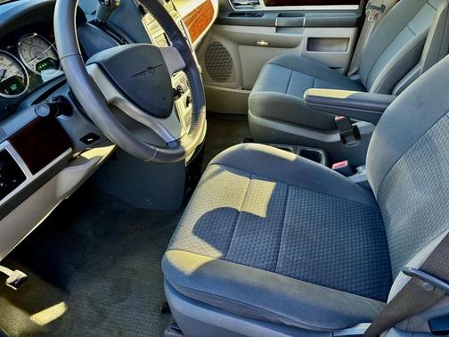 2010 Chrysler Town & Country Touring
