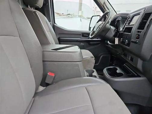 2017 Nissan NV Cargo NV3500 HD S V8