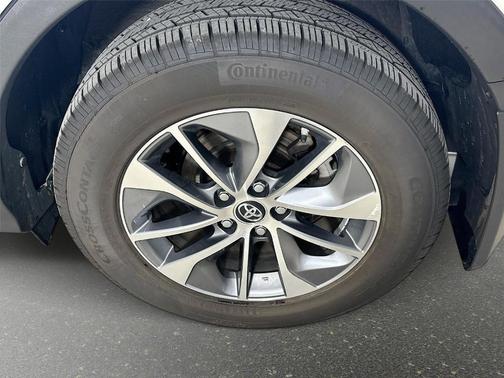 Super White 2018 Toyota RAV4 Hybrid XLE