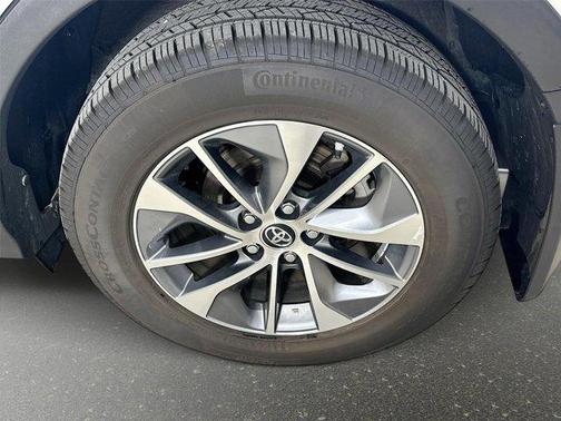 Super White 2018 Toyota RAV4 Hybrid LE Plus