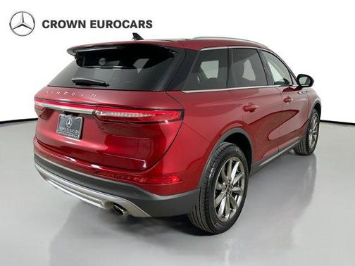 Red Carpet 2021 Lincoln Corsair Standard