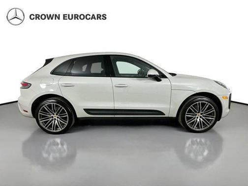 Chalk 2023 Porsche Macan Base