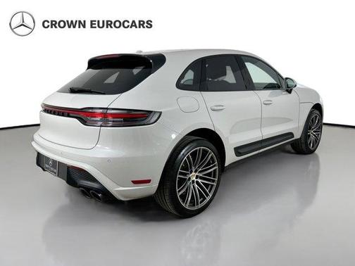Chalk 2023 Porsche Macan Base