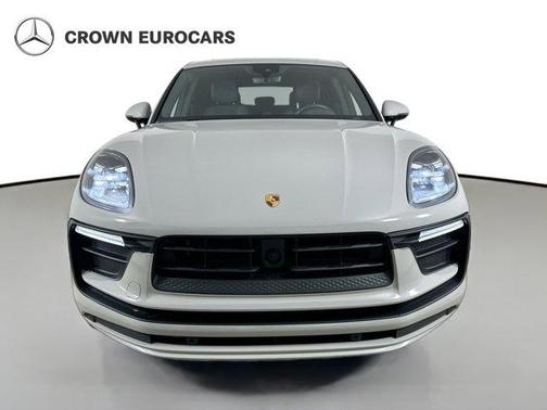 Chalk 2023 Porsche Macan Base