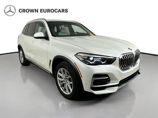 Mineral White Metallic 2023 BMW X5 xDrive40i