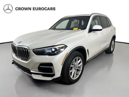 Mineral White Metallic 2023 BMW X5 xDrive40i
