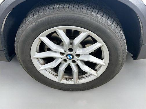 Mineral White Metallic 2023 BMW X5 xDrive40i
