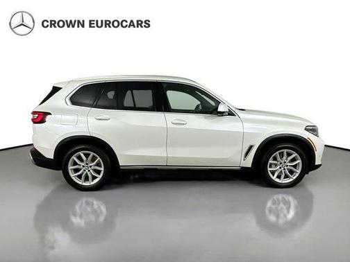 Mineral White Metallic 2023 BMW X5 xDrive40i