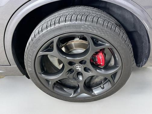 Gray 2022 Alfa Romeo Stelvio Ti