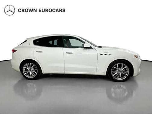 Bianco 2022 Maserati Levante GT