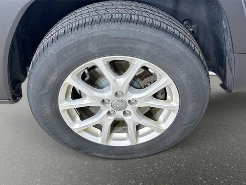 Silver 2015 Jeep Cherokee Sport