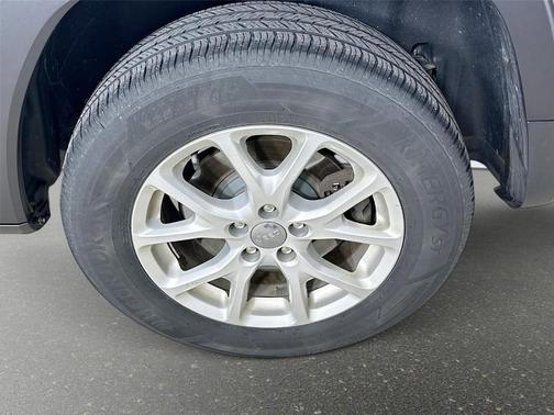 Silver 2015 Jeep Cherokee Sport