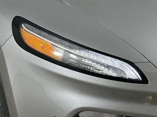 Silver 2015 Jeep Cherokee Sport