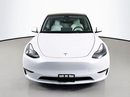 Pearl White Multi-Coat 2023 Tesla Model Y Performance Dual Motor All-Wheel Drive