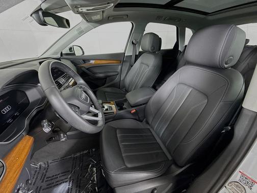 2023 Audi Q5 45 S line Premium Plus