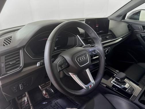 2025 Audi SQ5 3.0T Premium Plus
