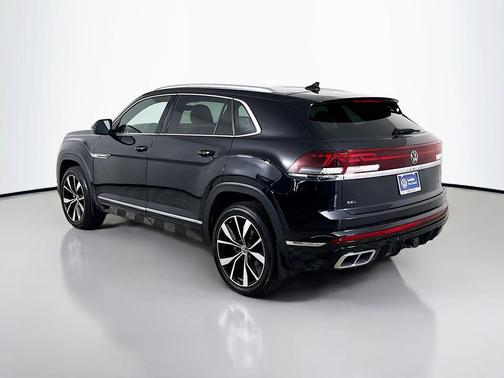 Deep Black Pearl 2024 Volkswagen Atlas Cross Sport 2.0T SEL Premium