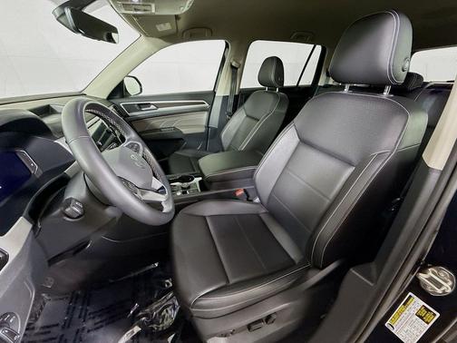 Deep Black Pearl 2023 Volkswagen Atlas 3.6L SE w/Technology
