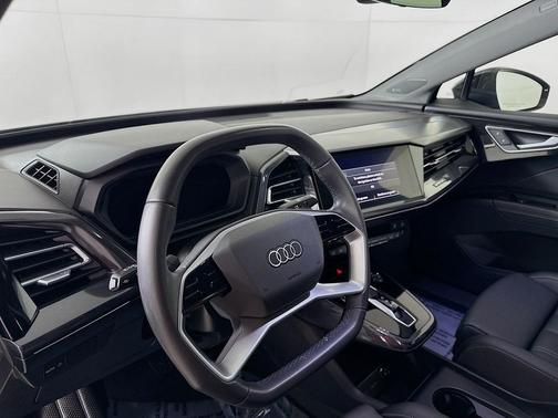 2022 Audi e-tron Premium Plus