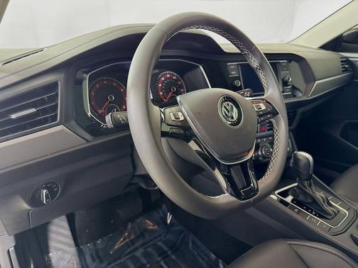 Platinum Gray Metallic 2021 Volkswagen Jetta 1.4T SE