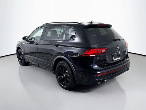 Deep Black Pearl 2023 Volkswagen Tiguan 2.0T SE R-Line Black 4MOTION