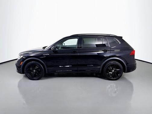 Deep Black Pearl 2023 Volkswagen Tiguan 2.0T SE R-Line Black 4MOTION