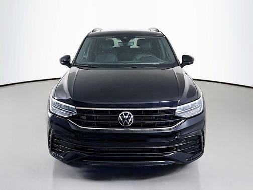 Deep Black Pearl 2023 Volkswagen Tiguan 2.0T SE R-Line Black 4MOTION