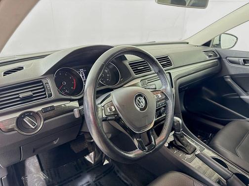 2017 Volkswagen Passat 1.8T SE