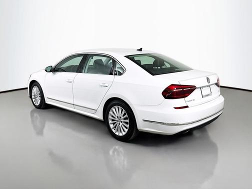 2017 Volkswagen Passat 1.8T SE