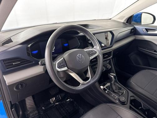 Cornflower Blue 2023 Volkswagen Taos 1.5T SE