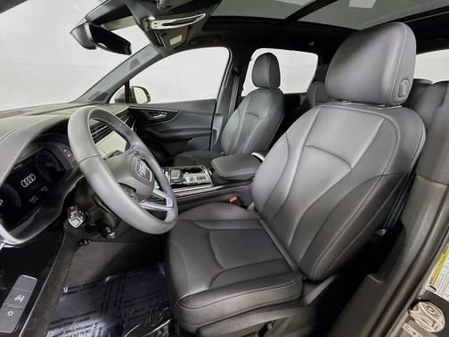 2025 Audi Q7 55 Premium Plus