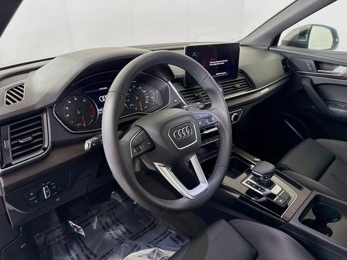 2023 Audi Q5 45 S line Premium