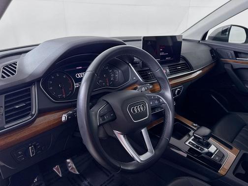 2023 Audi Q5 45 S line Premium