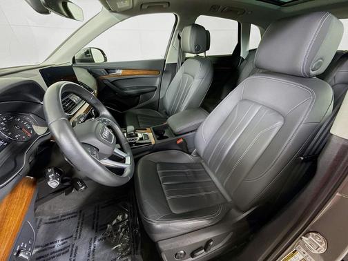 2023 Audi Q5 45 S line Premium