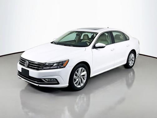 Pure White 2018 Volkswagen Passat 2.0T SE