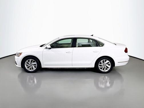 Pure White 2018 Volkswagen Passat 2.0T SE