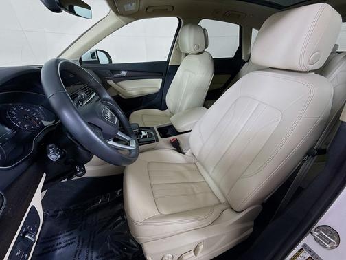 2023 Audi Q5 45 S line Premium