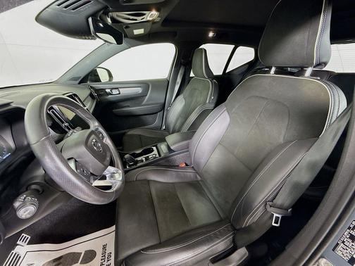 2021 Volvo XC40 T5 R-Design