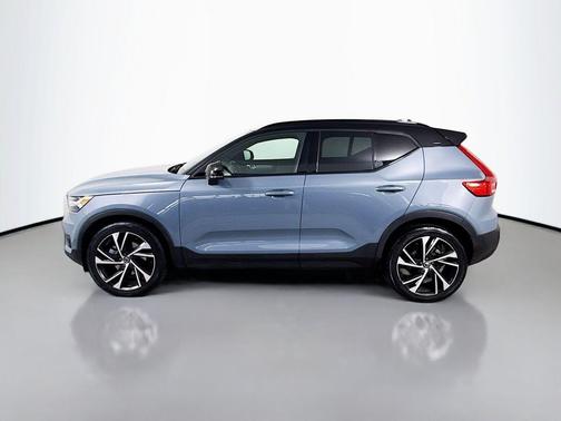 2021 Volvo XC40 T5 R-Design