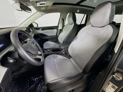 Platinum Gray Metallic 2025 Volkswagen Tiguan 2.0T SE 4MOTION