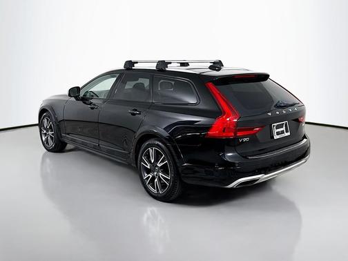 2018 Volvo V90 Cross Country T6