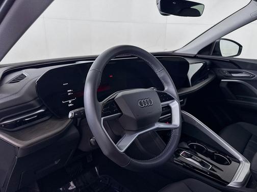 2025 Audi Q5 Premium TFSI quattro S tronic