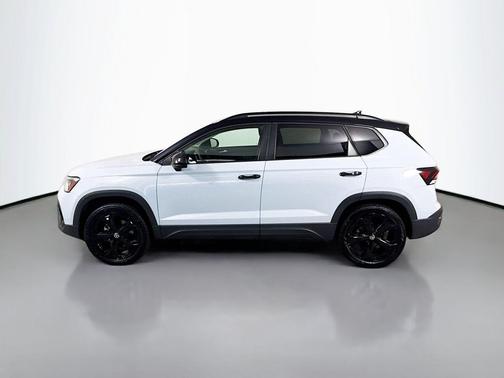 Deep Black 2025 Volkswagen Taos 1.5T SE Black