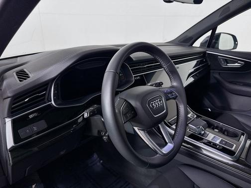 2025 Audi Q7 45 Premium Plus