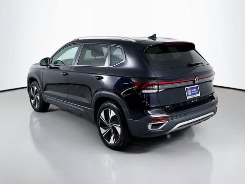Deep Black Pearl 2025 Volkswagen Taos 1.5T SE