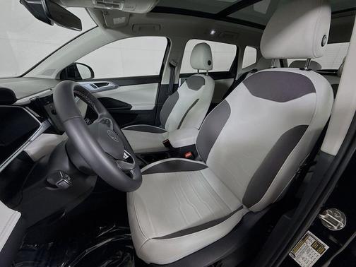 Deep Black Pearl 2025 Volkswagen Taos 1.5T SE